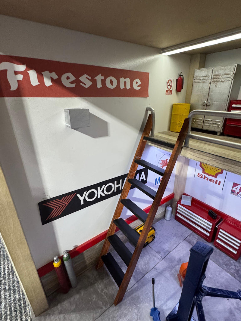 Racing Garage Diorama 1/24